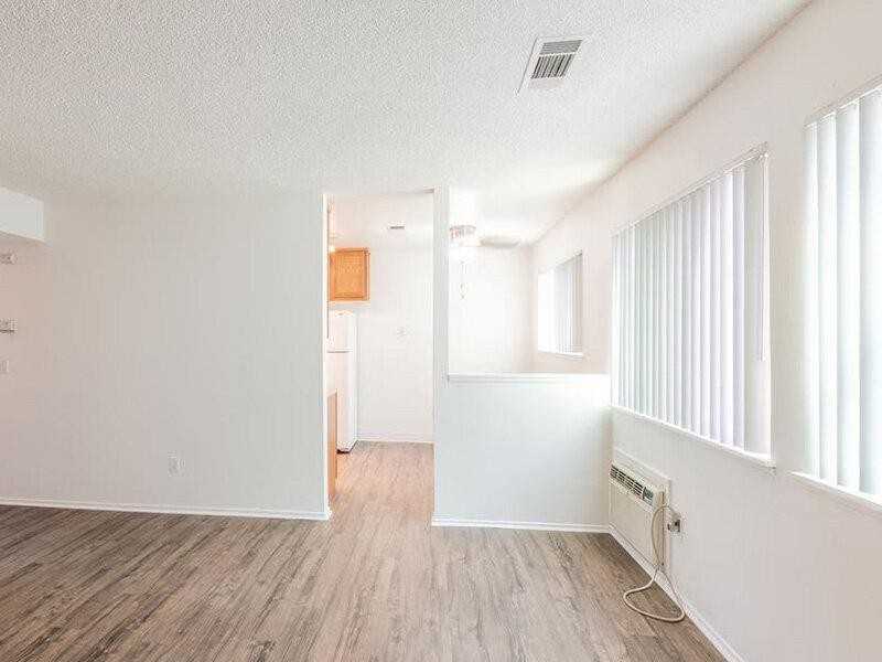 525 Harris St - Photo 3 of 29