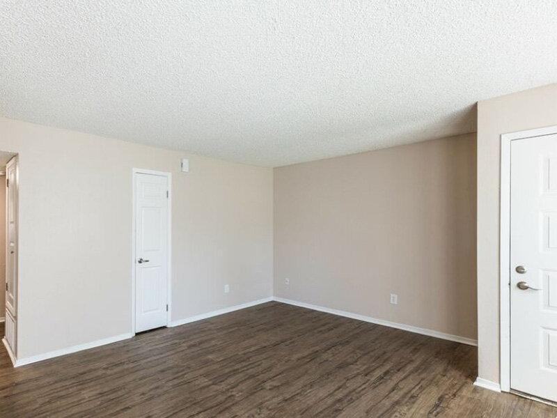 525 Harris St - Photo 6 of 29