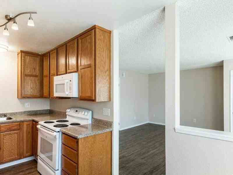 525 Harris St - Photo 4 of 29