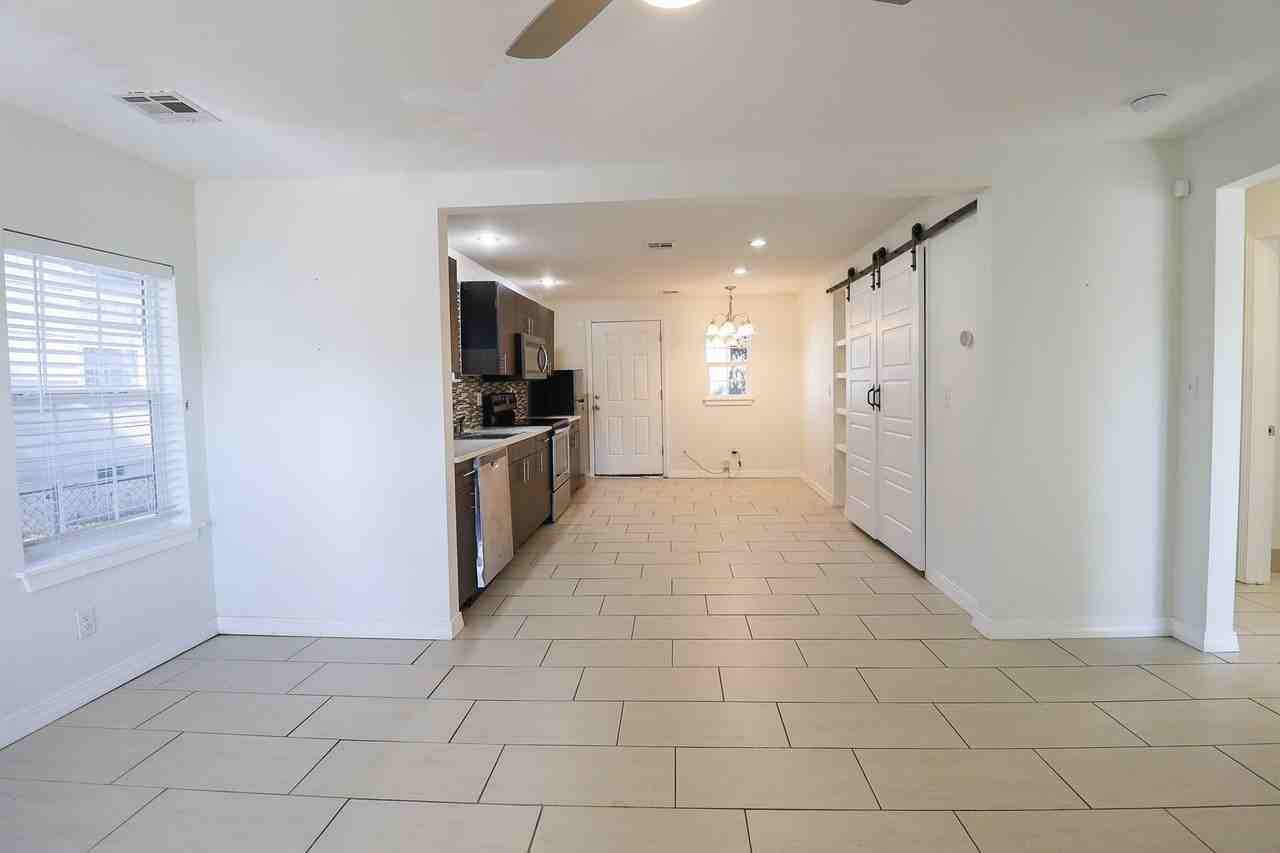 3411 E 5th Pl - Photo 4 of 22