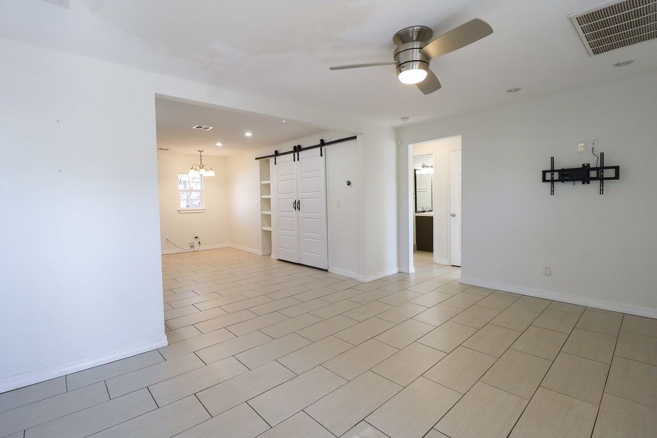 3411 E 5th Pl - Photo 5 of 22