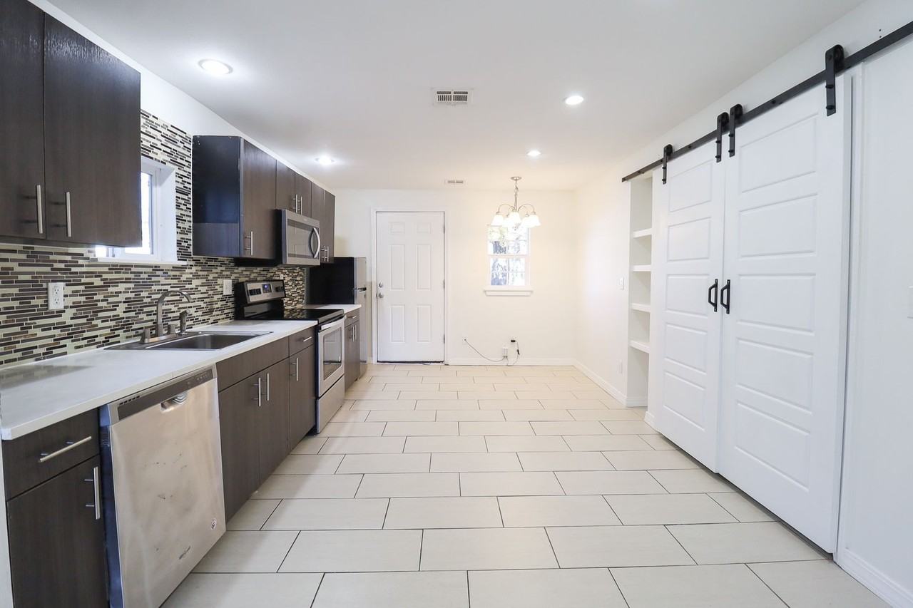 3411 E 5th Pl - Photo 6 of 22