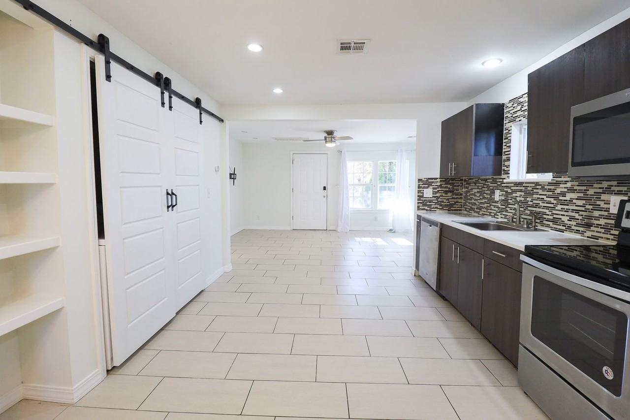 3411 E 5th Pl - Photo 7 of 22