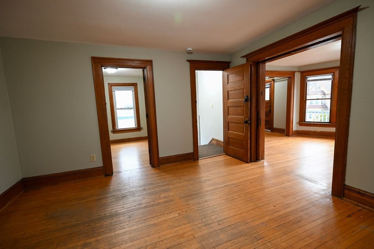 405-407 W Main St - Duplex - Photo 7 of 38