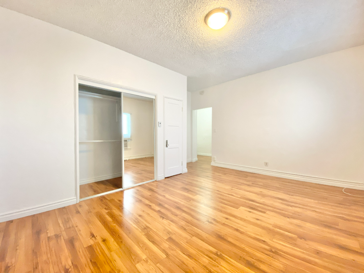 Harvard Hill Apartments - Photo 4 of 18