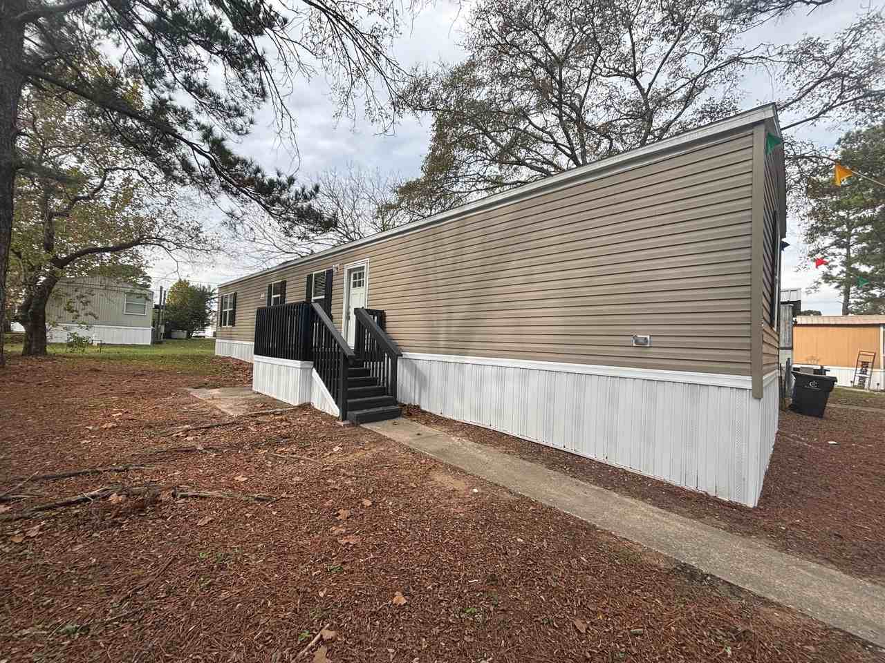 127 Peggy St - Photo 2 of 27