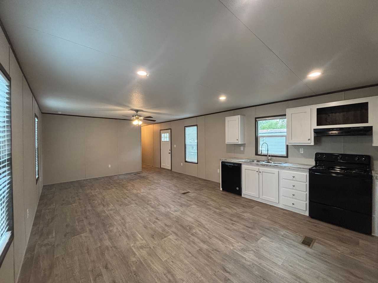 127 Peggy St - Photo 7 of 27