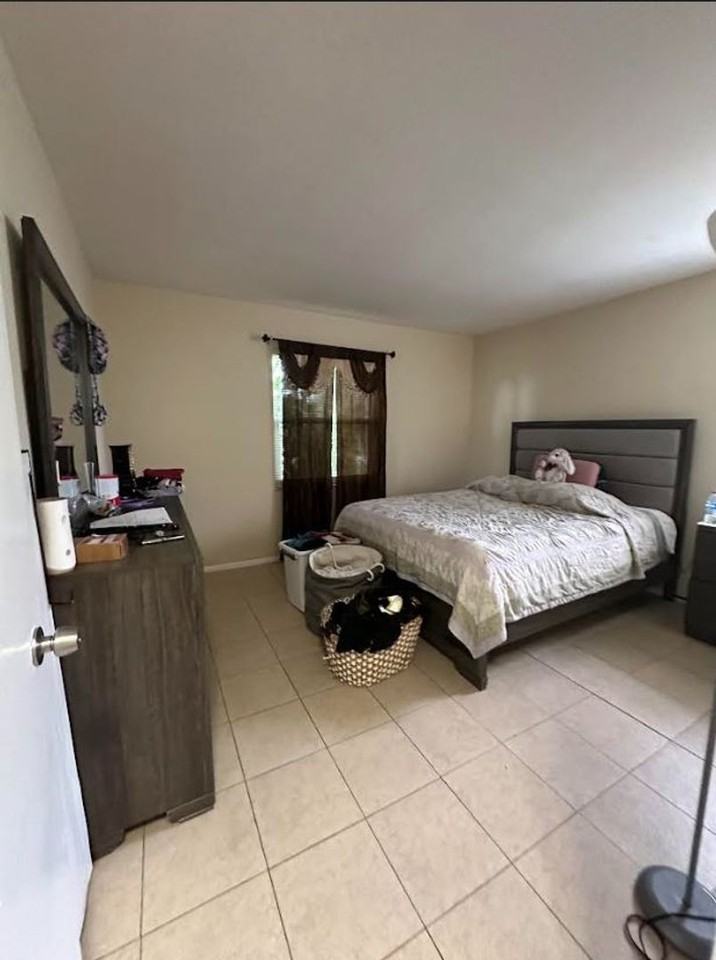 1651 Southeast Cascella Court - Photo 4 of 11