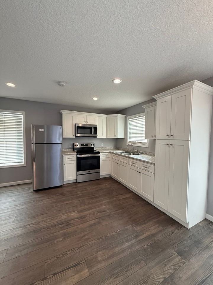 467 Pine St - Photo 3 of 17