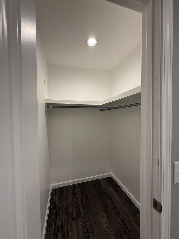 467 Pine St - Photo 7 of 17