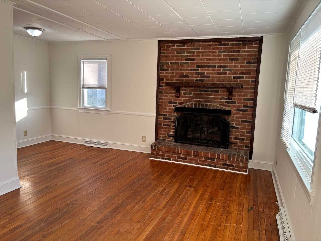 1003 Cliff Rd - Photo 2 of 19