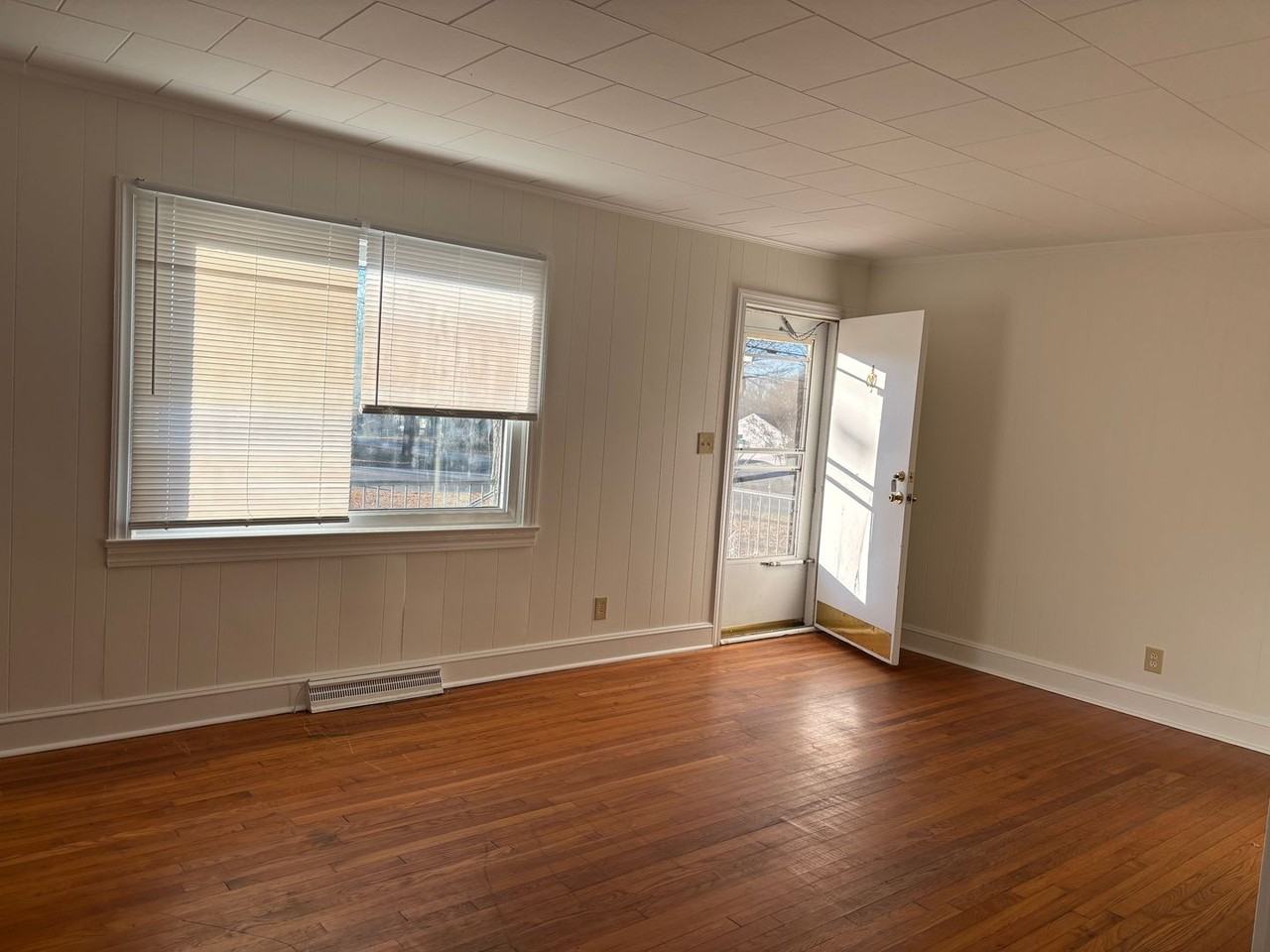 1003 Cliff Rd - Photo 3 of 19