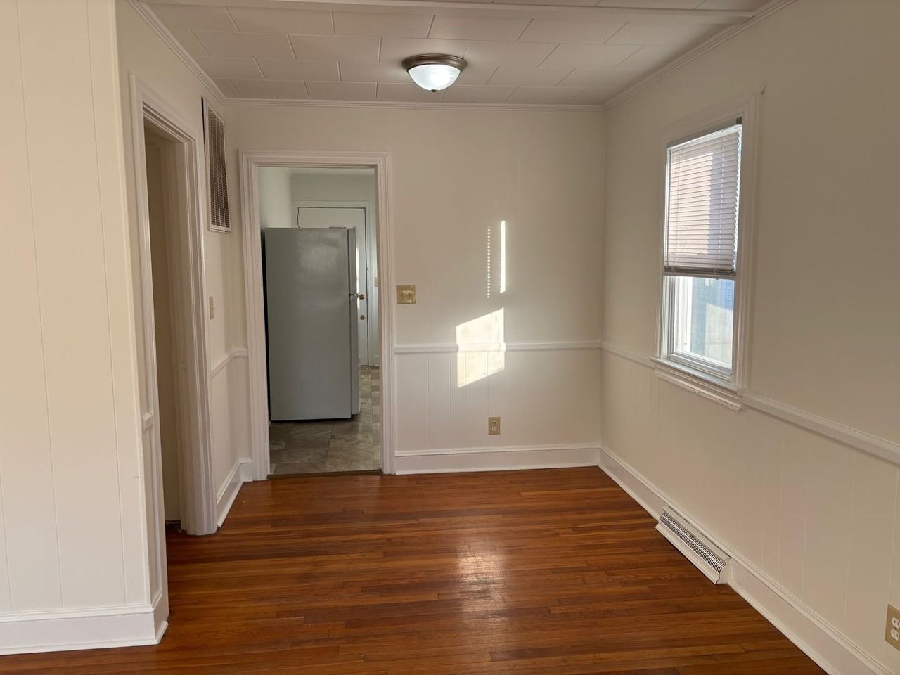 1003 Cliff Rd - Photo 4 of 19