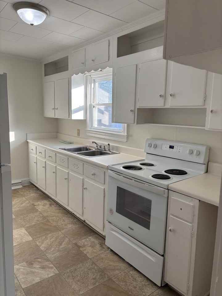 1003 Cliff Rd - Photo 5 of 19