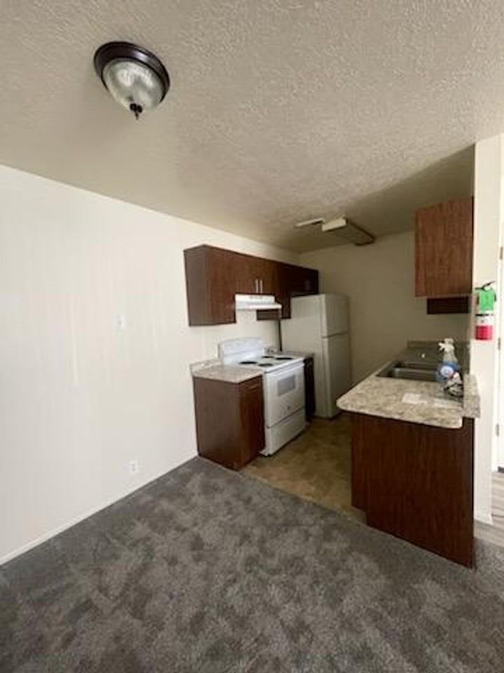 Pineridge Apartments - Photo 3 of 9