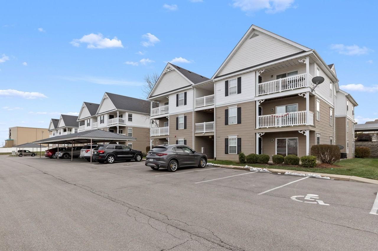 10201 Spring Creek Ln - Photo 2 of 34