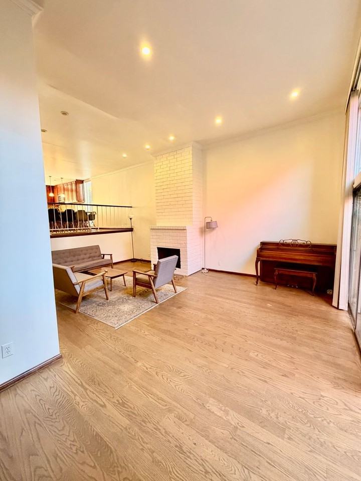 5441 Yarmouth Ave #11 - Photo 3 of 25