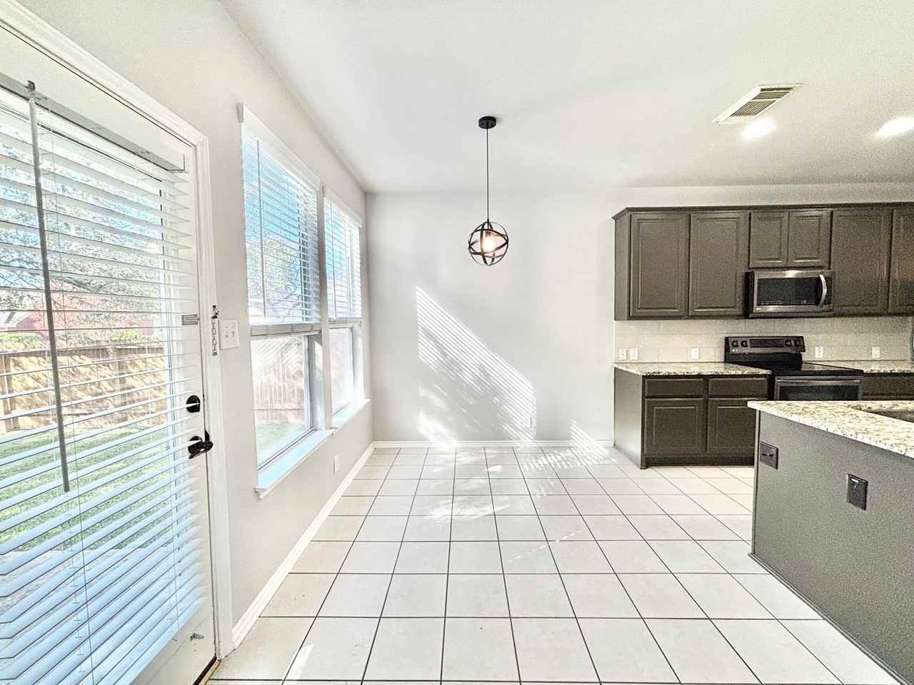 1326 Delmont Ct - Photo 7 of 29