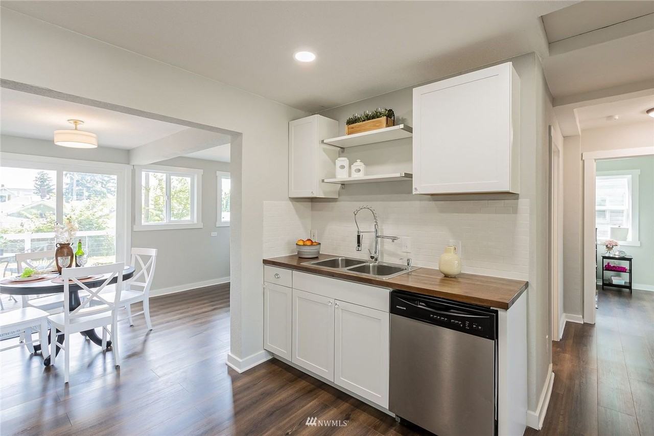 3821 E I St - Photo 3 of 28