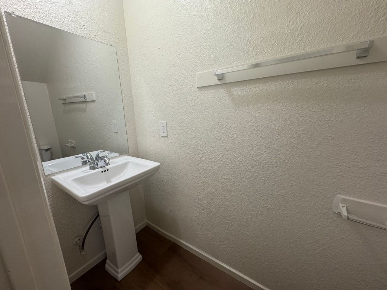 2 bedrooms, 1.5 bath Townhouse Style Apartment - Photo 3 of 8