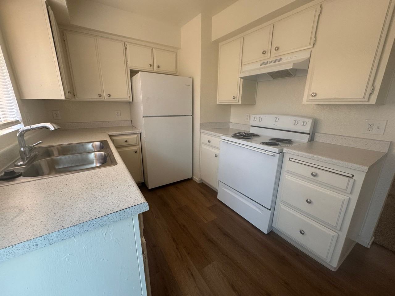 2 bedrooms, 1.5 bath Townhouse Style Apartment - Photo 4 of 8