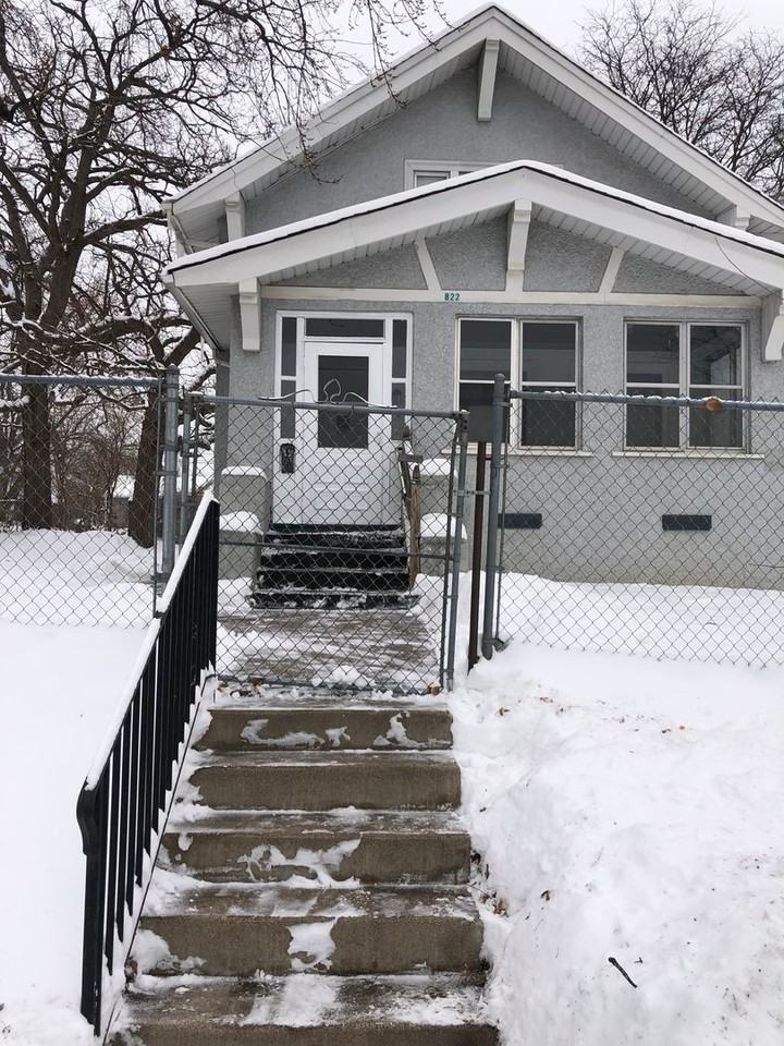 822 Thomas Avenue North - Photo 2 of 20
