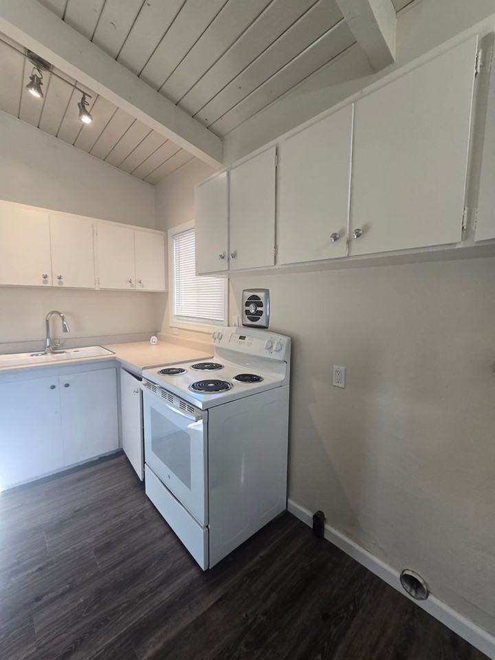 2428 Union Avenue - Photo 2 of 11