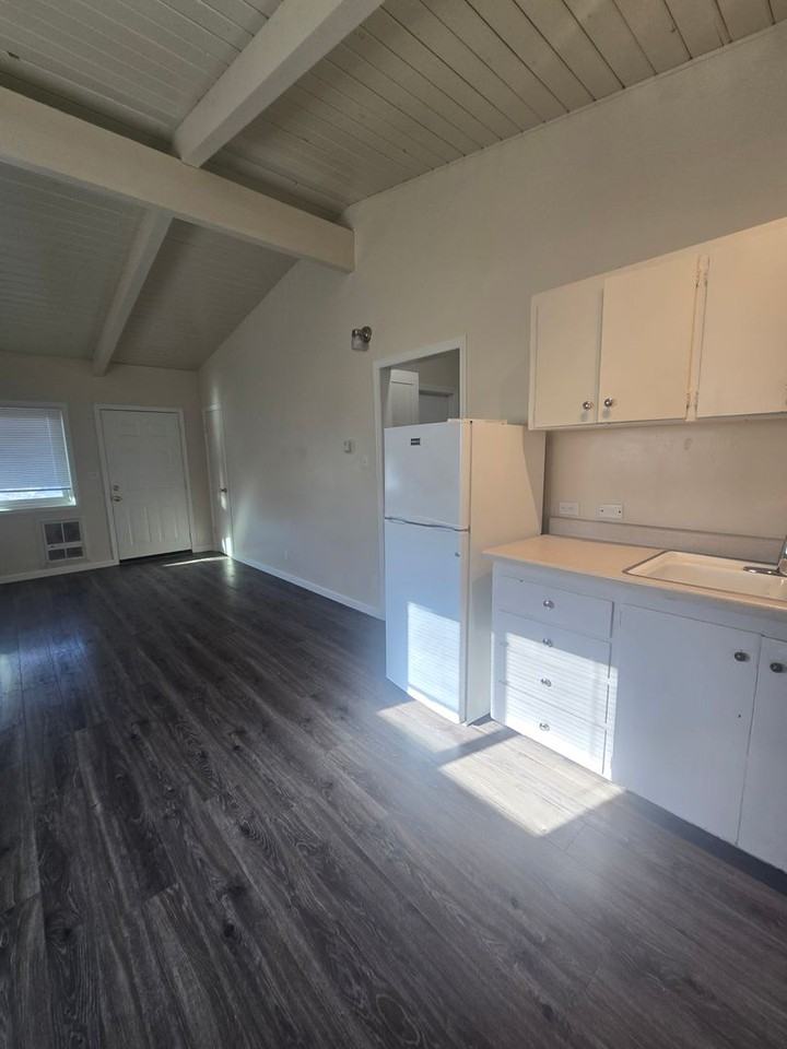 2428 Union Avenue - Photo 3 of 11