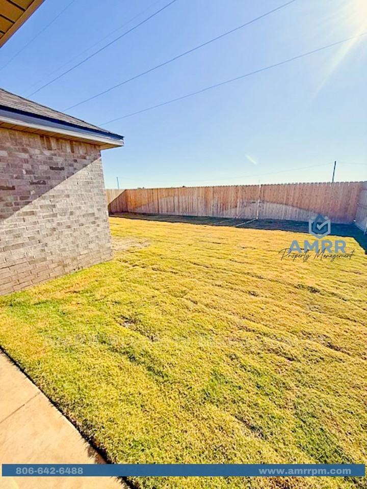 8607 29th St - Photo 3 of 12