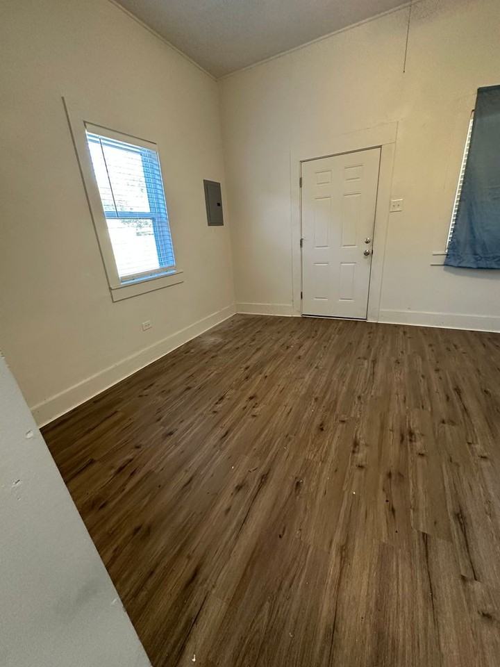 1034 Harrison Street - Photo 4 of 11