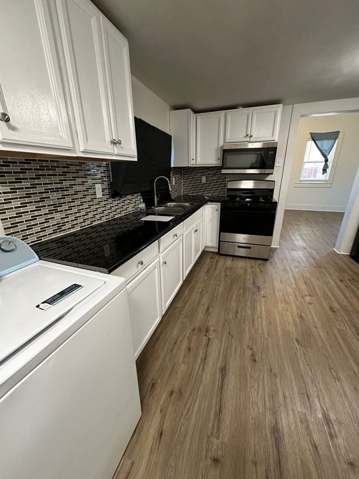 1034 Harrison Street - Photo 5 of 11