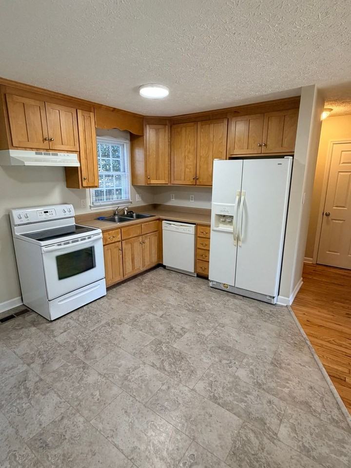 52 Broadview Drive - Photo 3 of 16