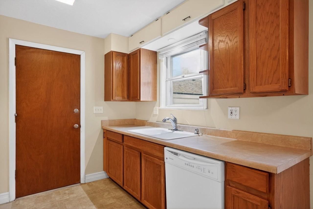 4525 Southwest 180th Avenue - Photo 5 of 13