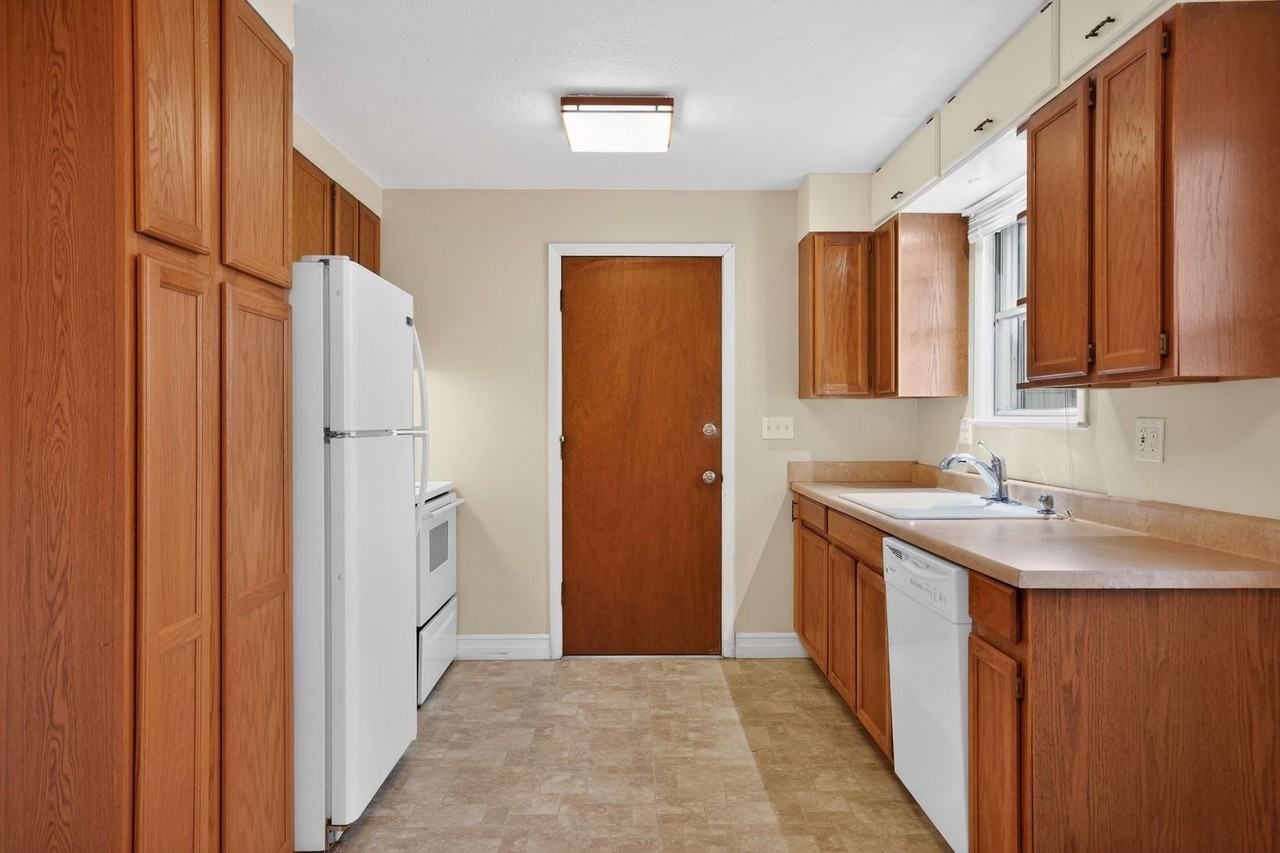 4525 Southwest 180th Avenue - Photo 6 of 13