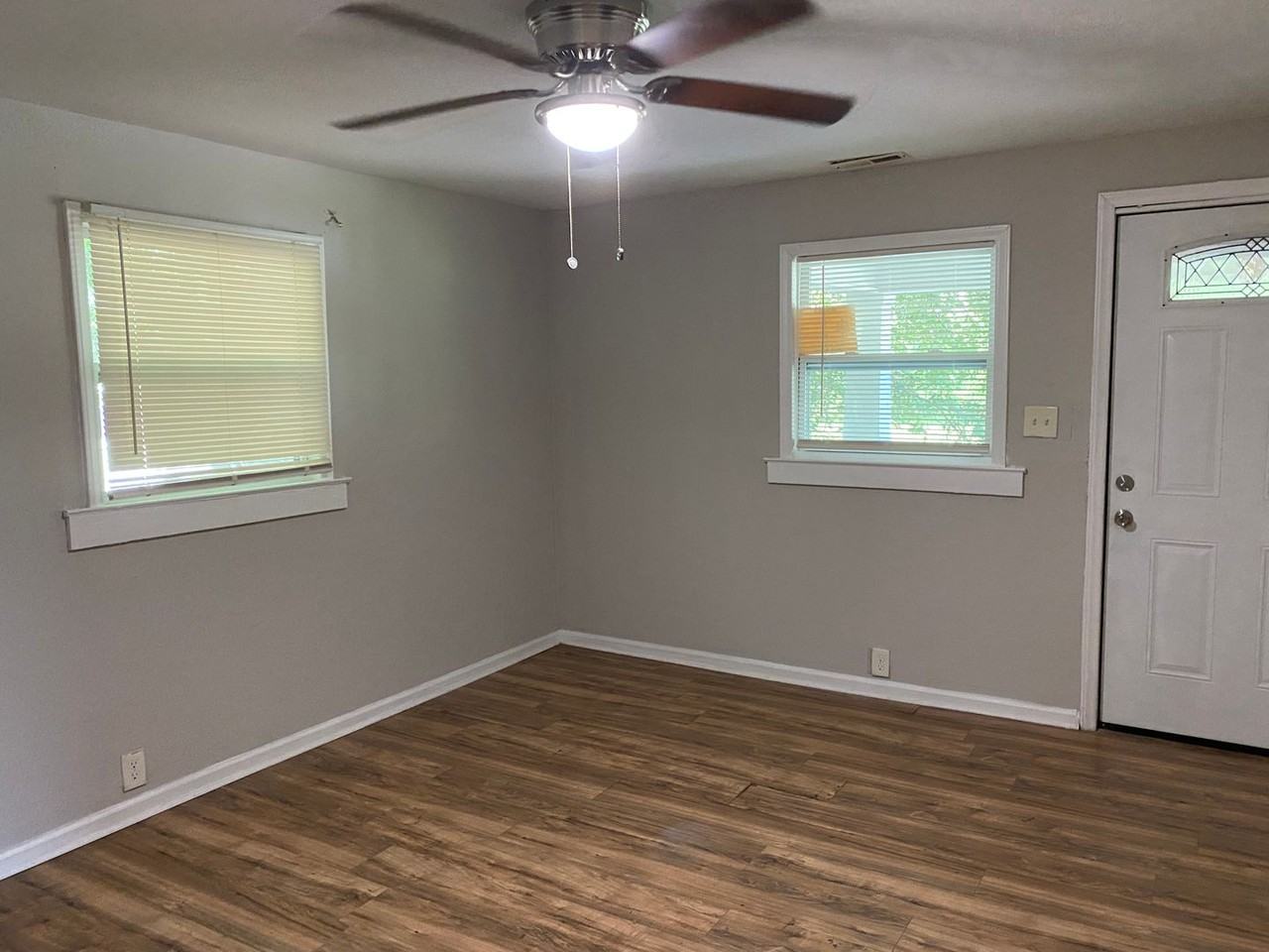 324 North Pryor Street - Photo 2 of 9