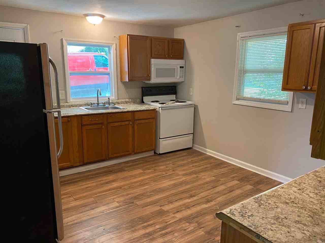 324 North Pryor Street - Photo 4 of 9