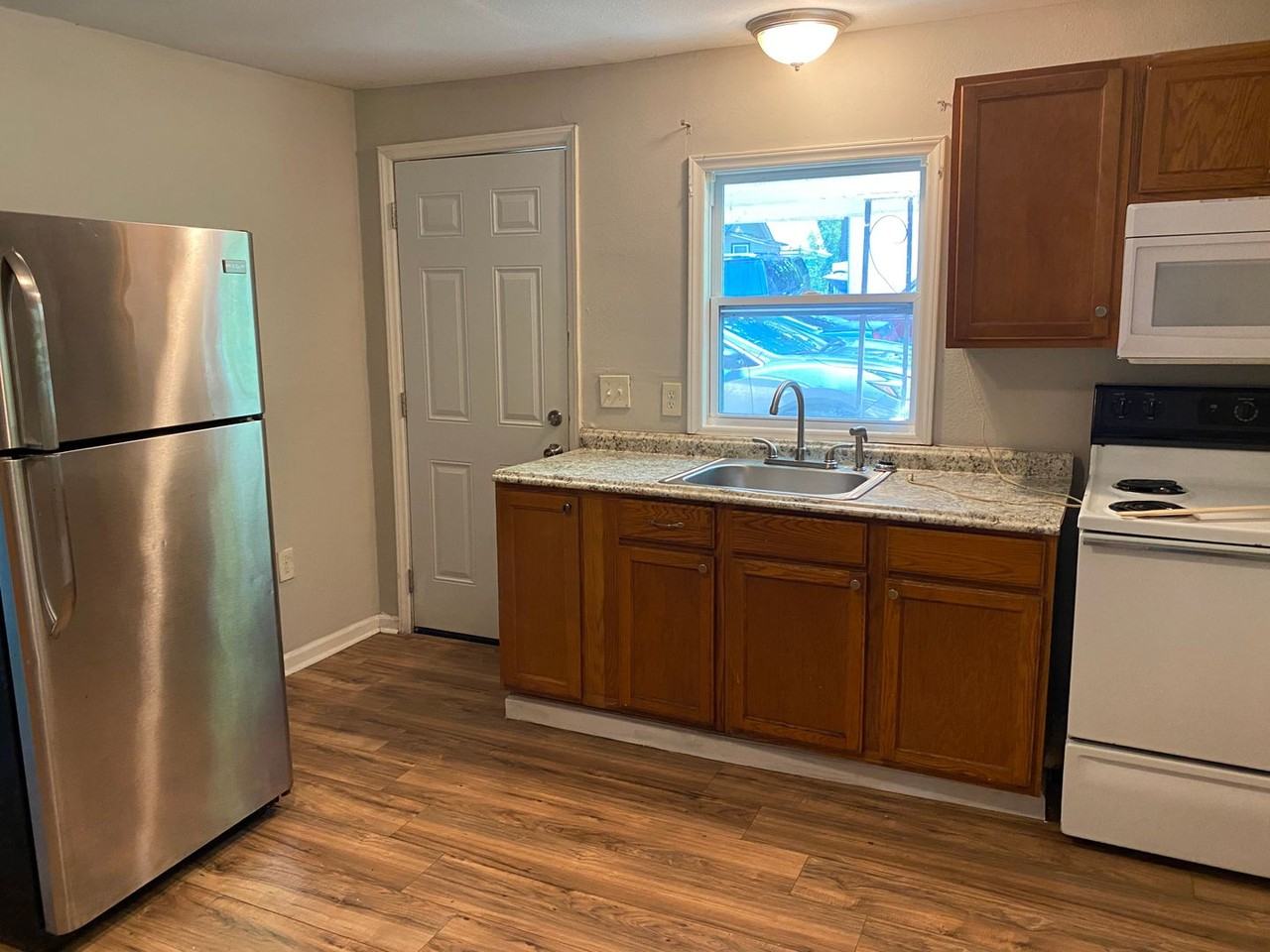 324 North Pryor Street - Photo 5 of 9