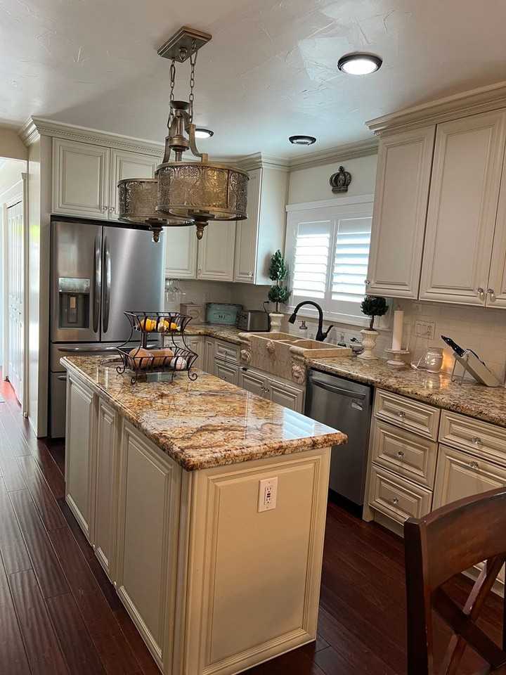 1422 Court St - Photo 2 of 25