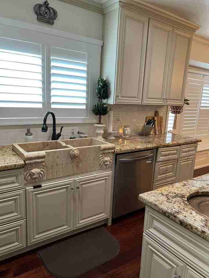 1422 Court St - Photo 4 of 25