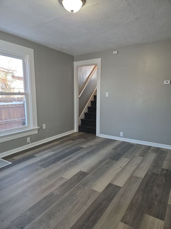 116 South Irwin Street - Photo 5 of 17