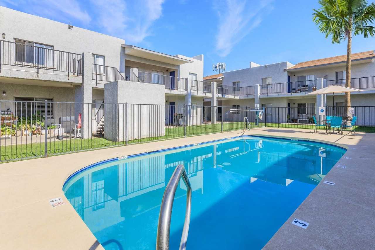 Country Club Commons - Photo 5 of 14