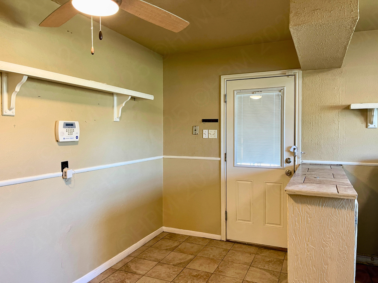 335 Saratoga Dr - Photo 7 of 15