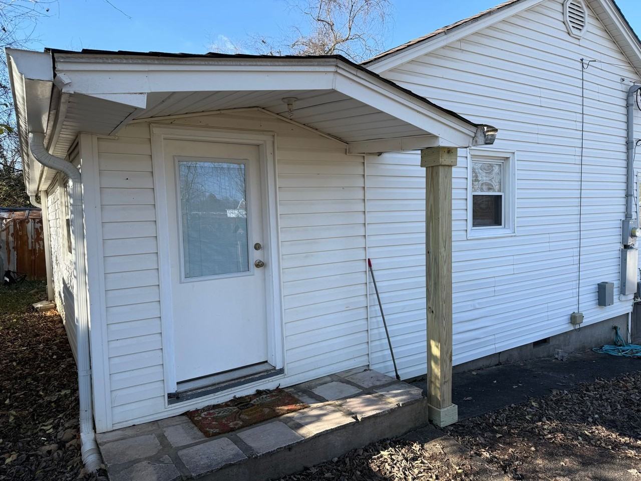 320 Carter Avenue - Photo 3 of 15