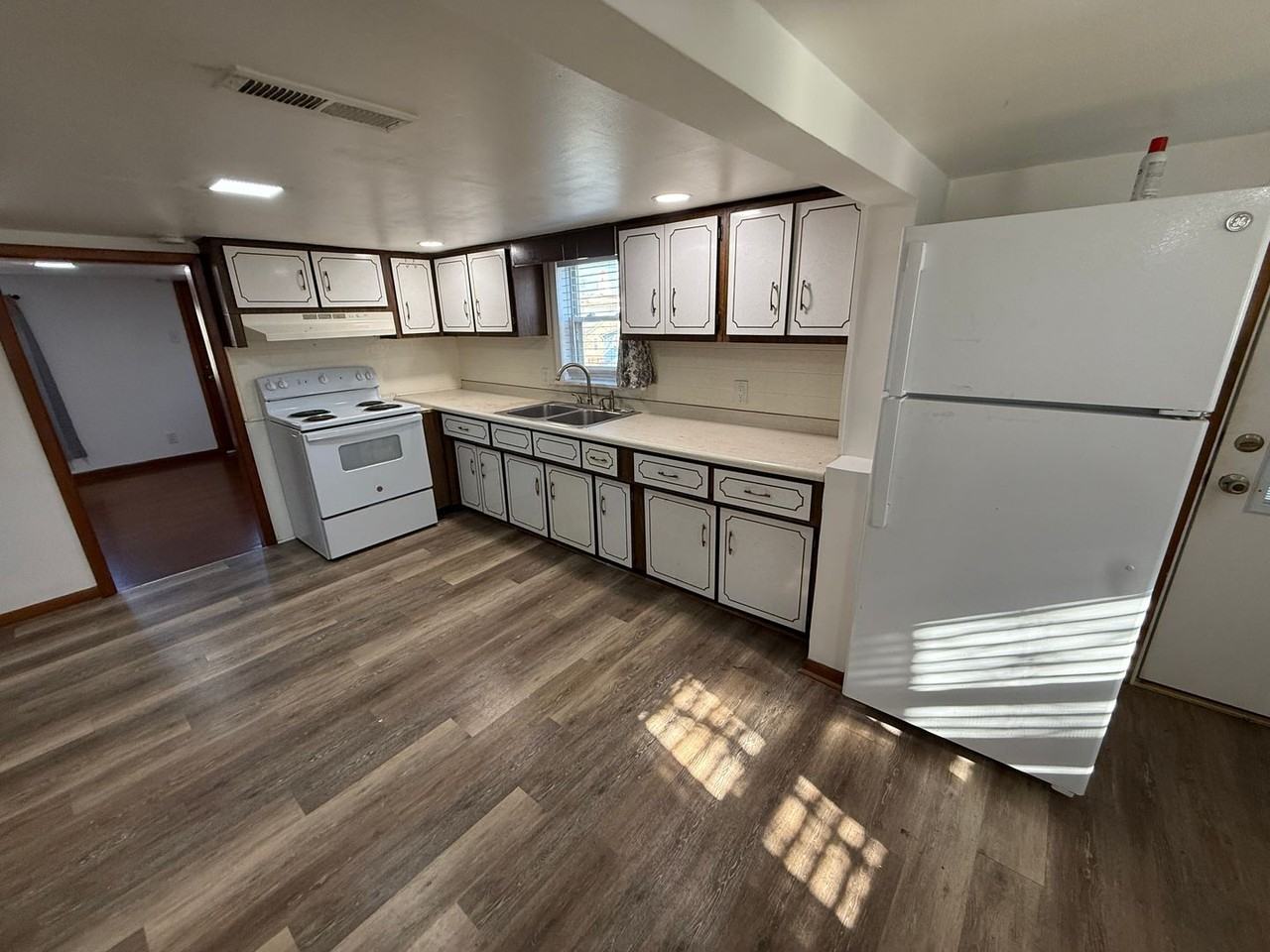 320 Carter Avenue - Photo 5 of 15