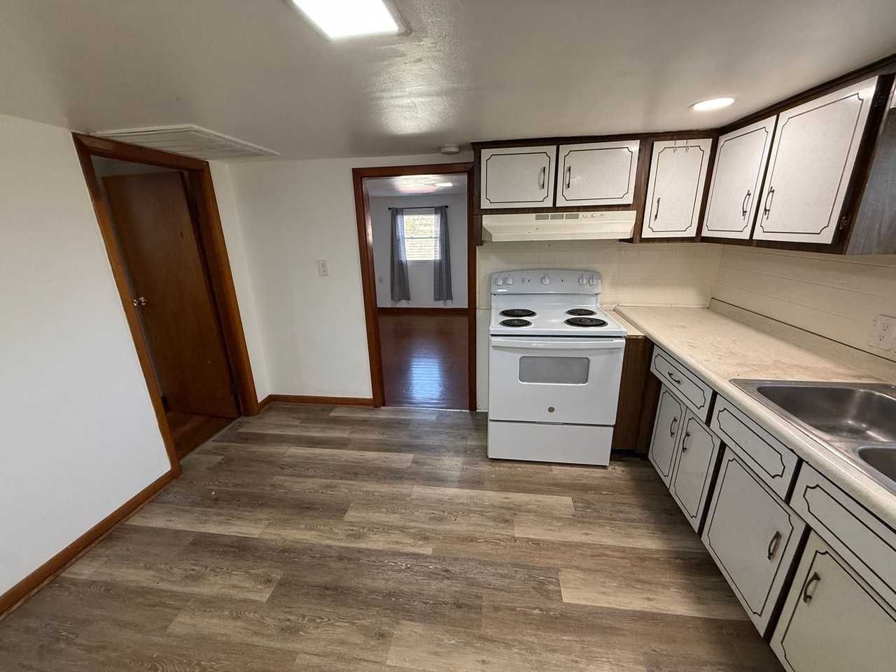 320 Carter Avenue - Photo 6 of 15