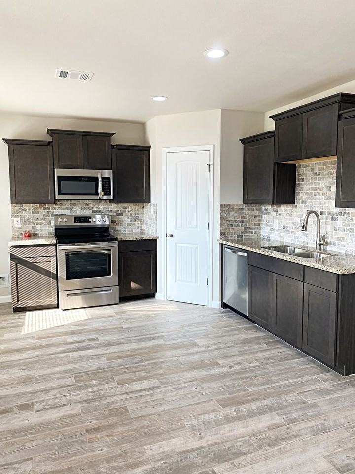 380 Bower Road - Photo 3 of 17