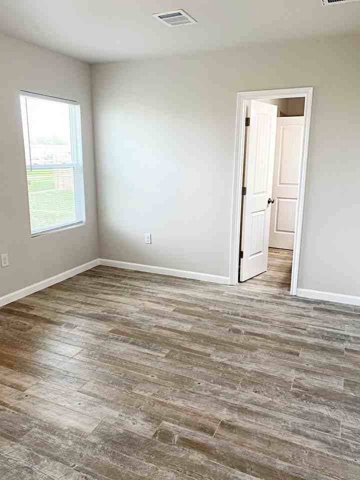 380 Bower Road - Photo 7 of 17