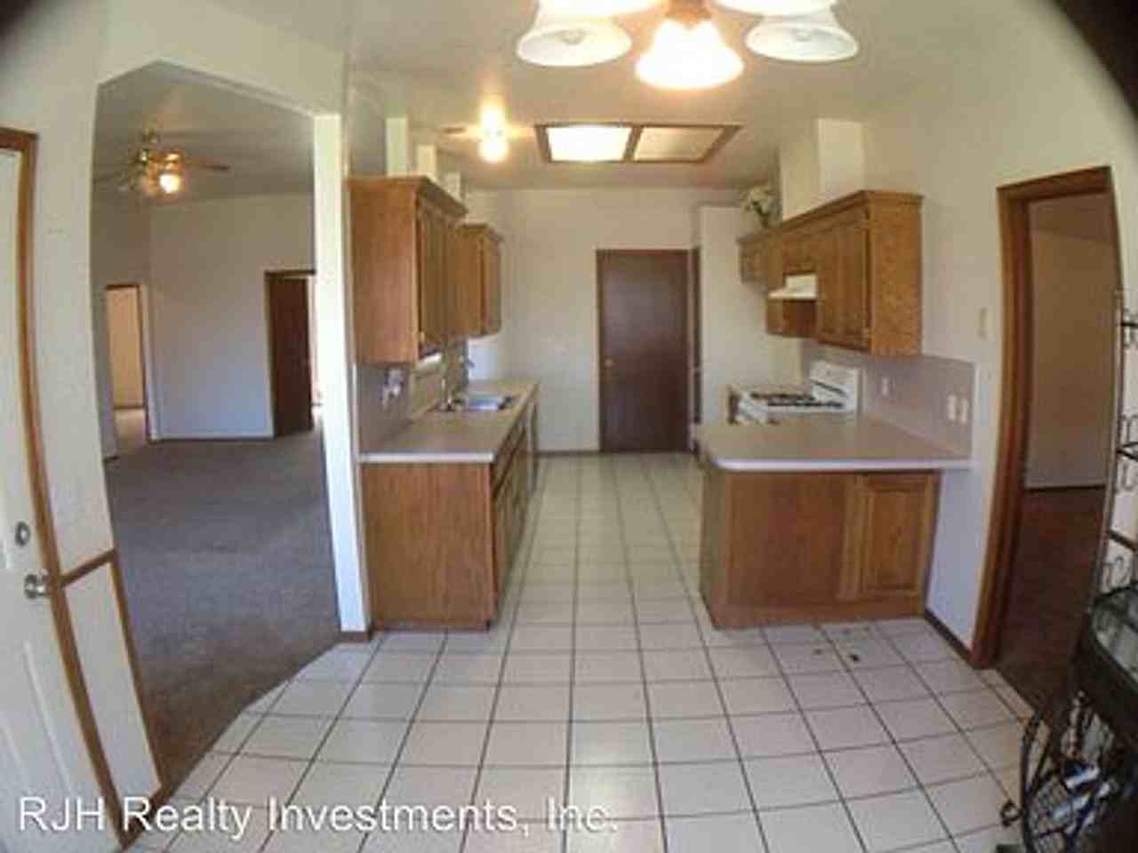 621 Gyrfalcon Dr - Photo 3 of 25