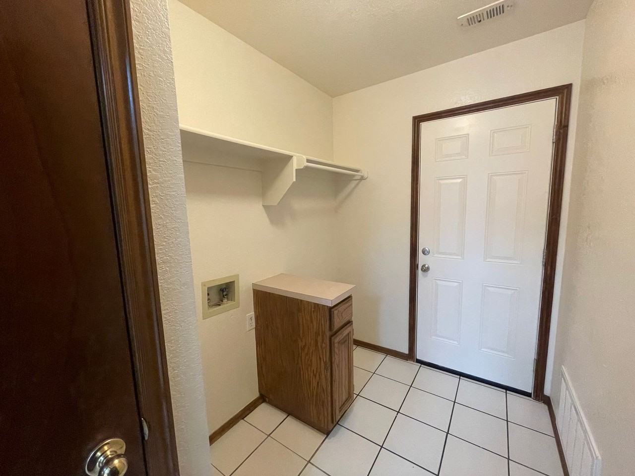 621 Gyrfalcon Dr - Photo 7 of 25