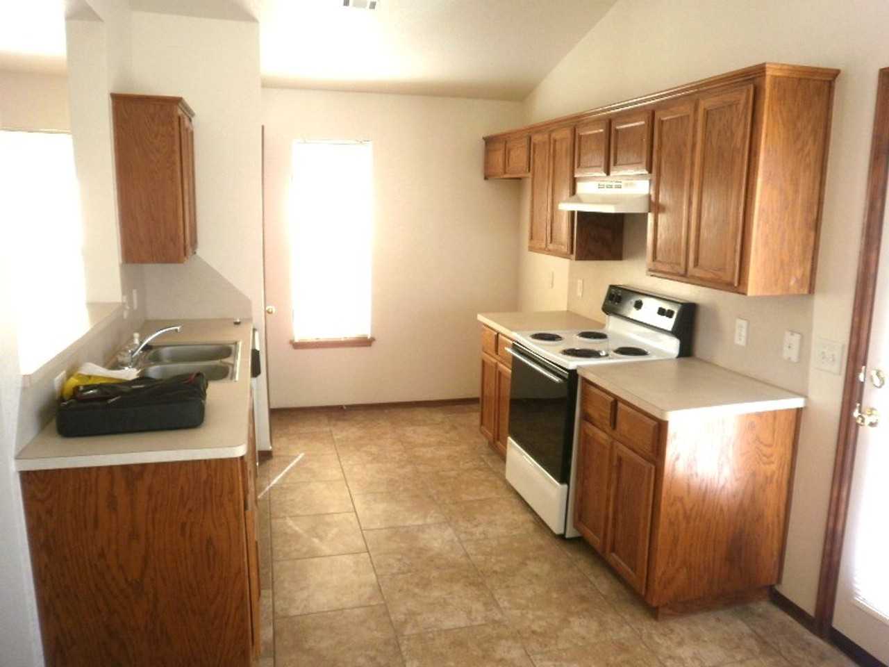 3148 Southwest 103rd Place - Photo 4 of 9